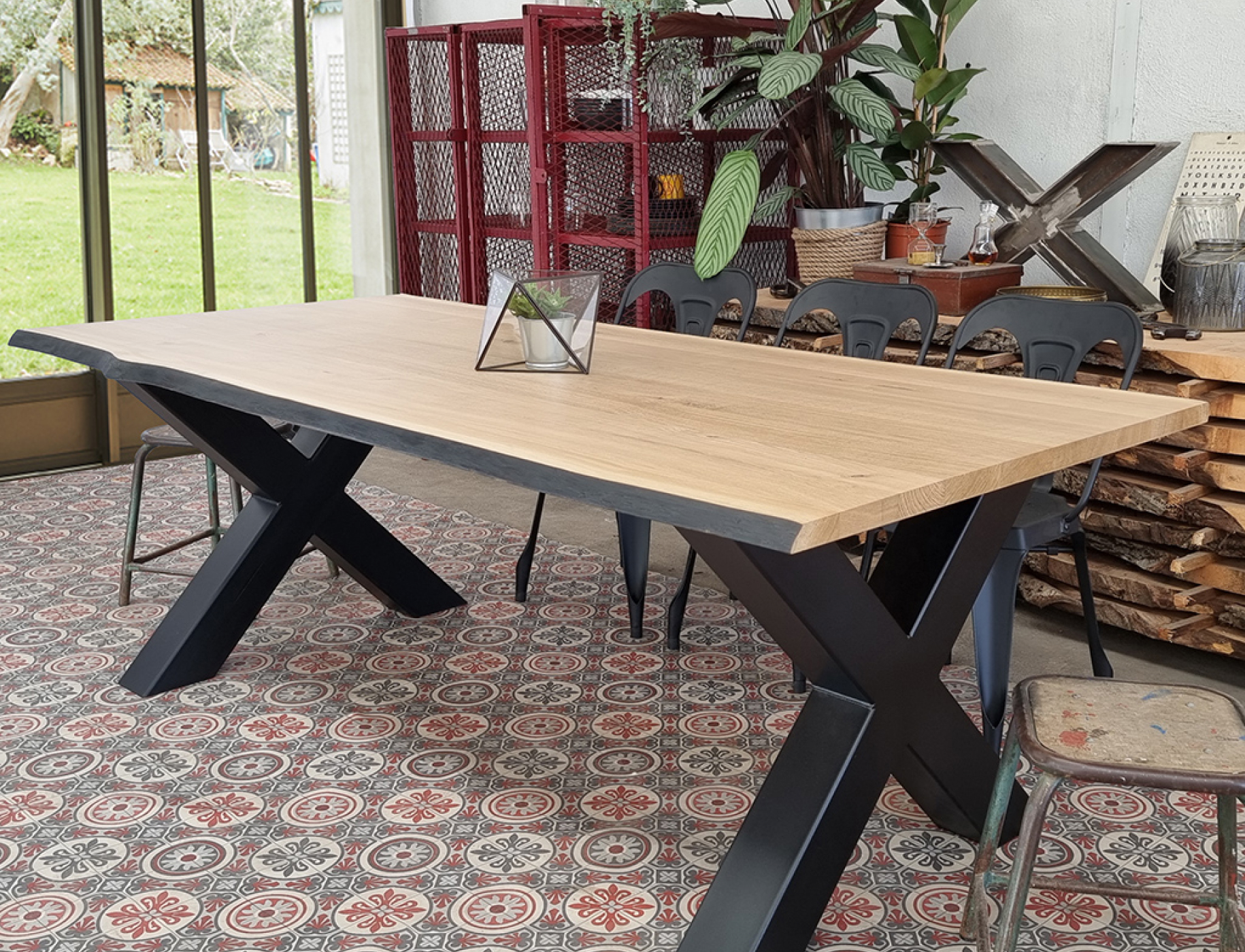 Table X100 industrielle Hephy pieds noir chant charbon Table X100 industrielle Hephy pieds noir chant charbon