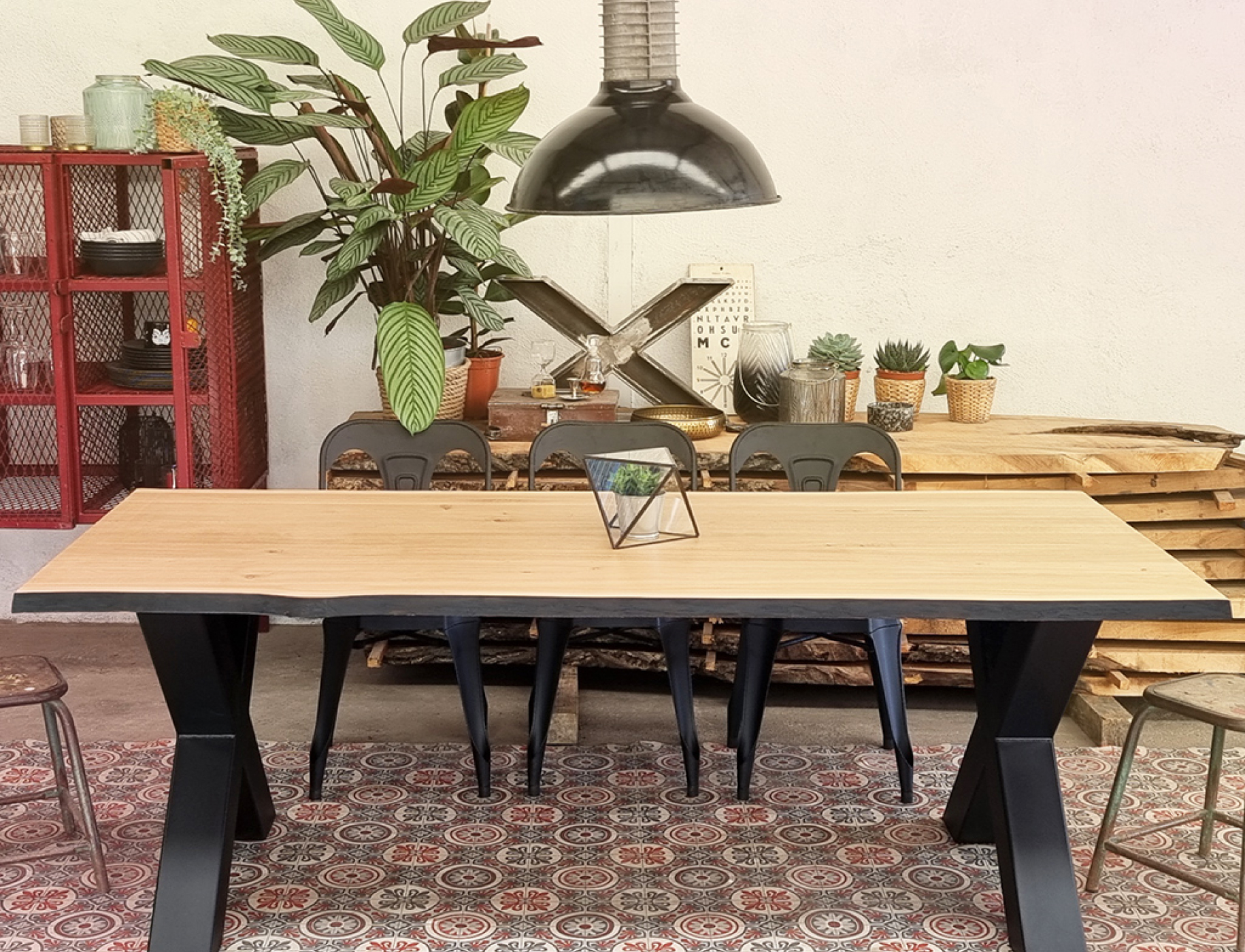Table X100 industrielle Hephy pieds noir chant charbon Table X100 industrielle Hephy pieds noir chant charbon